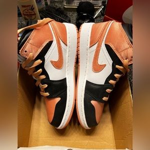 Jordan 1 Mid